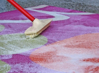 Hatékony módszerek a kellemetlen szagok eltávolítására a szőnyegekről otthon