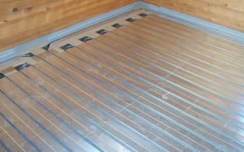 Hogyan válasszunk hőelosztó lemezt padlófűtéshez