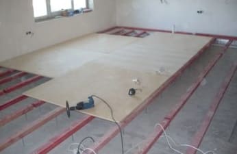 A betonlap padlóburkolatának lehetőségei - a munka elvégzésének eljárása