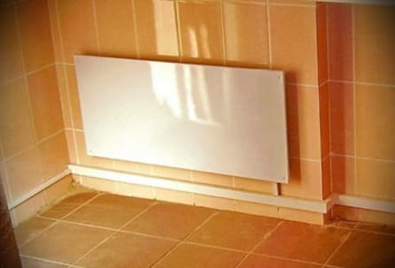 A fürdőszobába szerelhető infrafűtő berendezés, előnyei és hátrányai