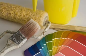 Hogyan kell télen fapadlót festeni egy fűtetlen házban a későbbi hosszú távú működéshez