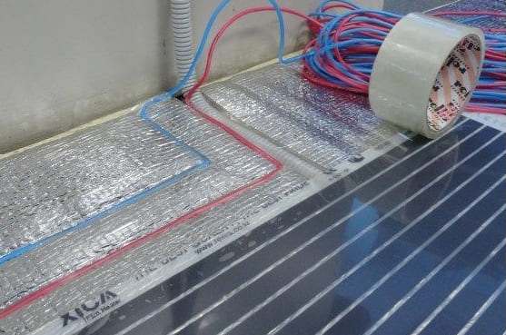 A készülék jellemzői és az infravörös padlófűtés beépítése a laminált alá