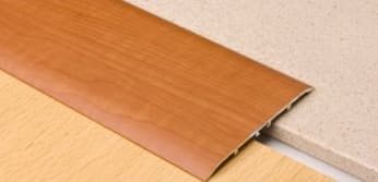 A laminált padló gumiküszöbének típusai, tulajdonságaik és előnyei