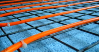 Rögzítési technológia horgonyos konzolokkal padlófűtéshez, a szerelési mód kiválasztása az alap típusától függően