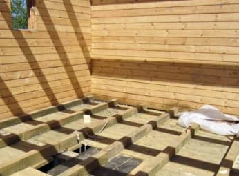 A fából készült házban a padlók beépítésének jellemzői, követelmények és előkészítő munkák
