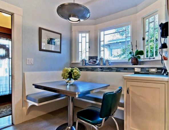 Kanapé a konyhában: hogyan válasszunk kényelmes és praktikus kárpitozott bútorokat