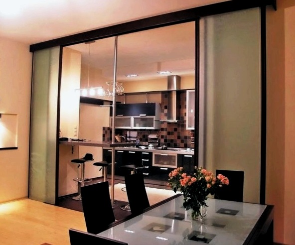 Kis konyha kialakítása ablak nélkül: hogyan kell felszerelni egy ablak nélküli konyhát