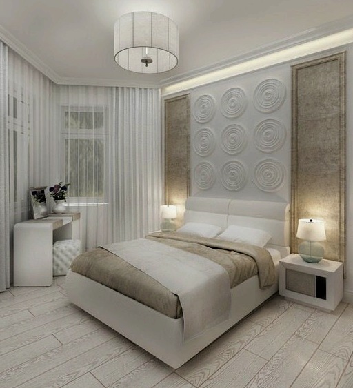 Hálószoba kialakítás világos színekben: vakító fehér és lágy bézs