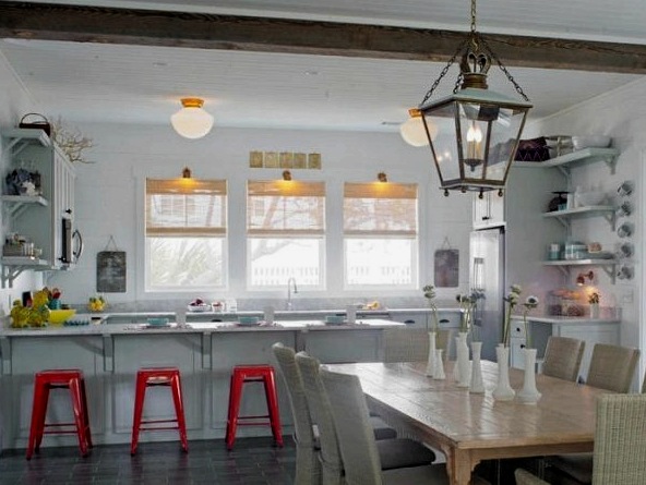 Fehér konyha kialakítása: fotók valódi konyhabelsőről fehér tónusban