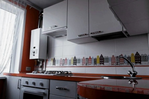 Hogyan kell felszerelni egy kis konyhát, ha a gázvízmelegítő nem illeszkedik a belső térbe: fotópéldák