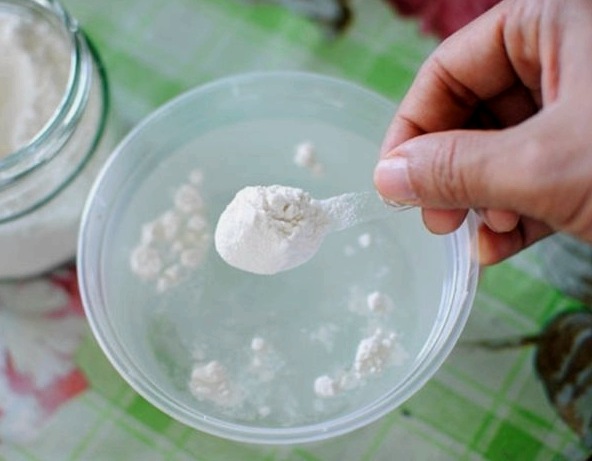 A mikrohullámú sütő belsejének otthoni tisztításának módjai