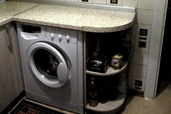 Hogyan lehet elrejteni egy mosógépet egy kis konyhában: fotó- és videópéldák