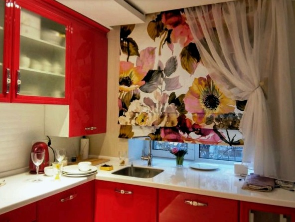 Hogyan készítsünk egy kis konyha modern kialakítását: fotópéldák valódi konyhákra