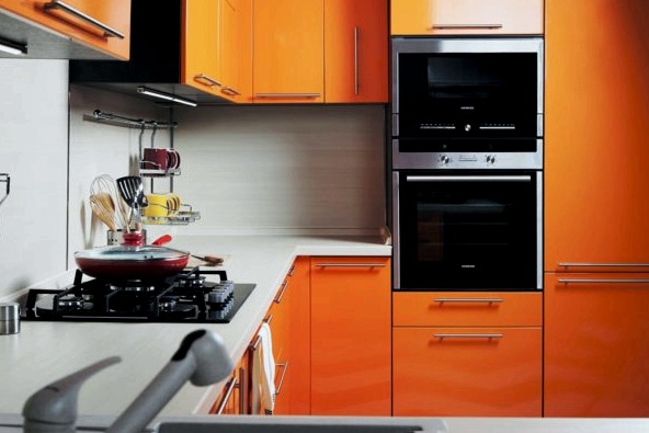 Hogyan készítsünk egy kis konyha modern kialakítását: fotópéldák valódi konyhákra