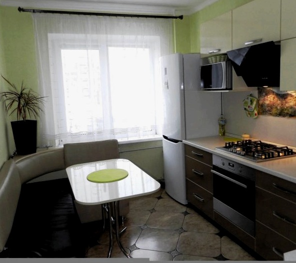 Hogyan készítsünk hangulatos kialakítást egy 7 négyzetméteres kis konyhában?  m - fotó példákkal