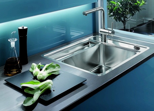 Hogyan szerelhető be a rozsdamentes acél mosogató a konyhába?