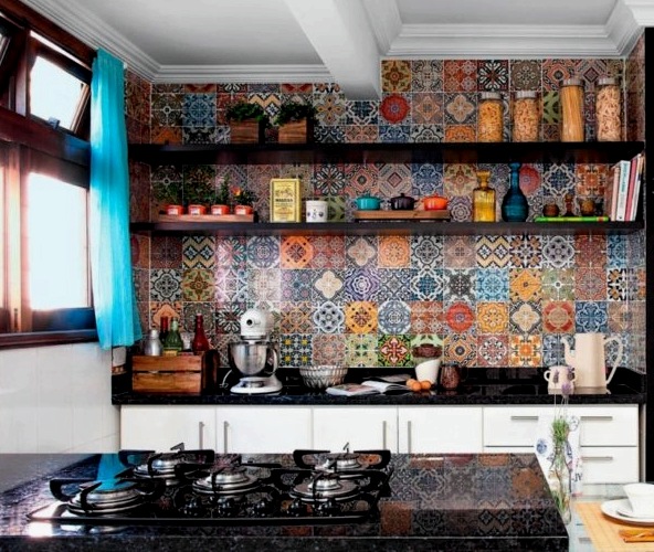 Hogyan használják a patchwork stílust a konyha belsejében