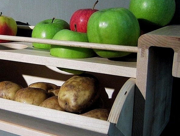 Hol és hogyan tároljunk élelmiszereket egy kis konyhában: tippek és fotók