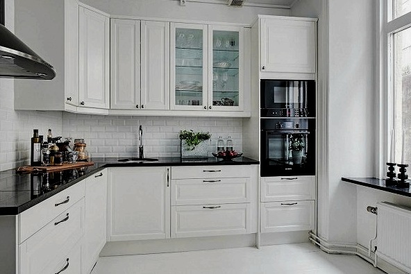 Fekete-fehér konyha: hogyan kell felszerelni egy konyhabelső fotókat valódi tervekről