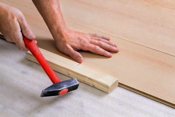 Mit jobb a konyha padlójára fektetni - csempe vagy laminált