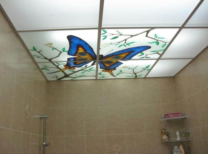 Mennyezeti befejező lehetőségek a fürdőszobában fotó