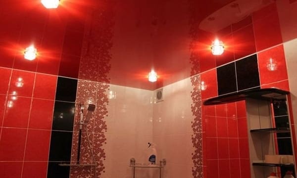 A fürdőszoba mennyezetének színe