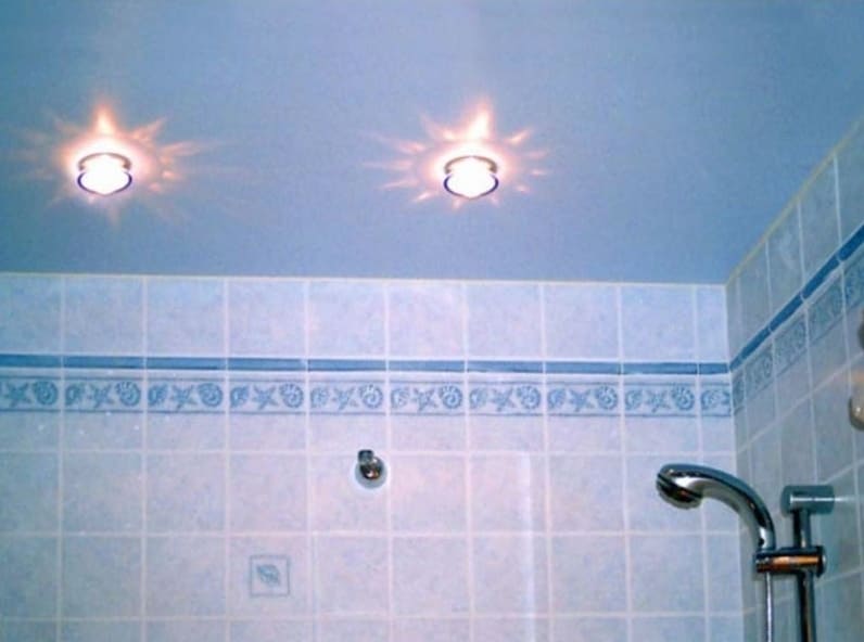 Fürdőszoba mennyezet: befejező lehetőségek