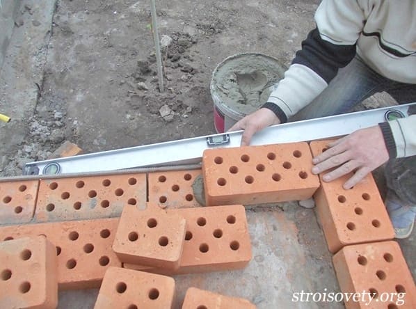 Hogyan készítsünk egy tornác tégla és beton fotó