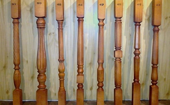 Balusztrátorok fából készült lépcsőkhöz fotó
