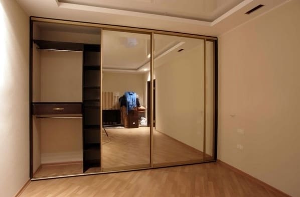 Tükrös ajtók beépített szekrényekhez