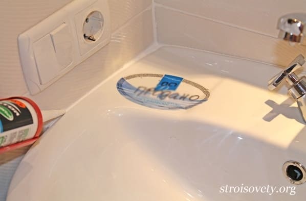 Hogyan kell ragasztani a mosdókagylót a falhoz