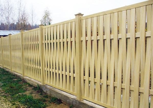 fából készült fonott kerítés fotó