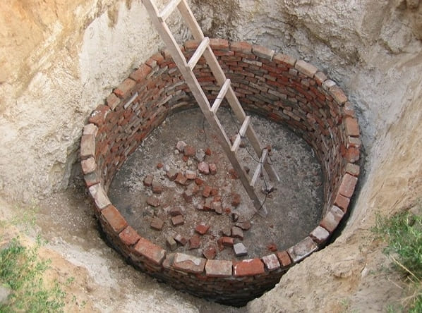 gödör latrina építés fotó