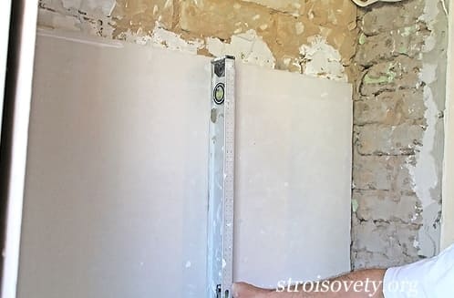 Hogyan kell ragasztani gipszkarton a falhoz: mesterosztály fotókkal a falak gipszkartonozásának összehangolásáról saját kezűleg
