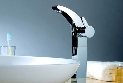 Csaptelep telepítése mosogatóba vagy mosogatóba: a vízellátáshoz való csatlakozás árnyalatai