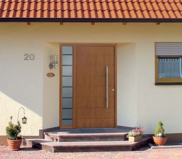 Bejárati ajtók családi házakhoz fotó