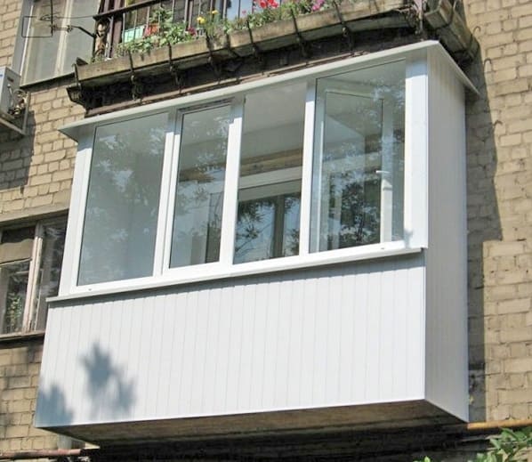 Hogyan kell üvegezni egy erkélyt műanyag ablakokkal