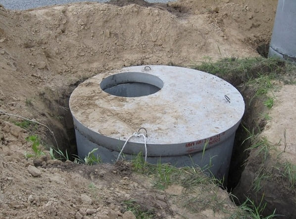 Pit latrina készült beton gyűrűk fotó