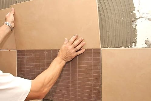 Hogyan kell telepíteni csempe a falba a saját kezével