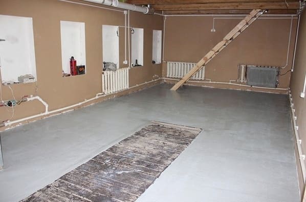 Hogyan töltse ki a padlót a garázsban: a finomságok és árnyalatok betonozás