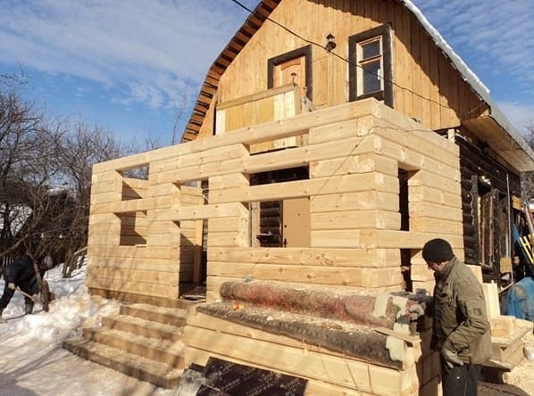 Egy faház bővítése: az építés sajátosságai