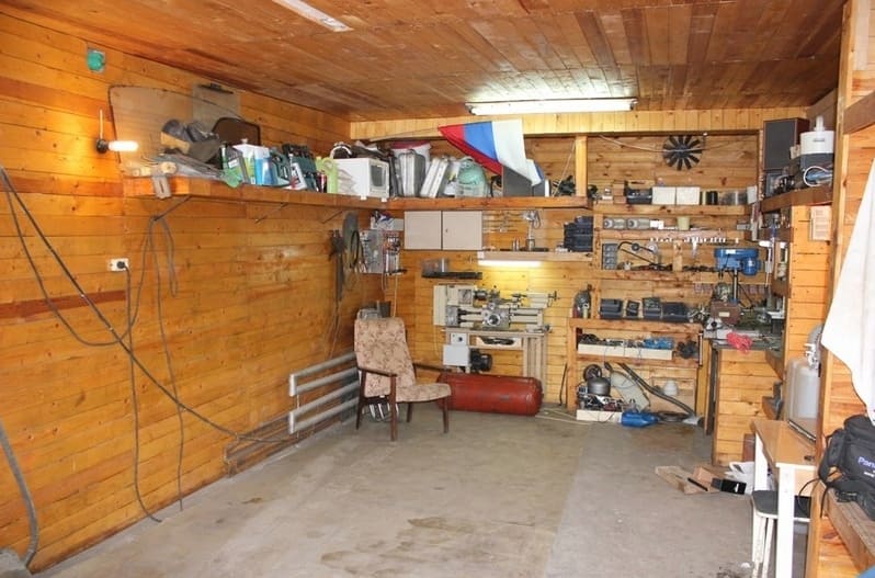 a vezetékeket a garázsban fotó