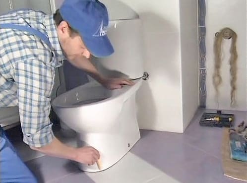 Szilikon párna a WC saját kezű beszereléséhez