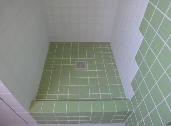 a zuhanyzó lefolyójának felszerelése fotó