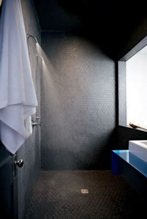 Fekete fürdőszoba: Tervezési megoldások és gyakorlati tippek