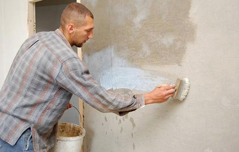 Fürdőszobai mozaikok esetében: felület előkészítés (alapozás)