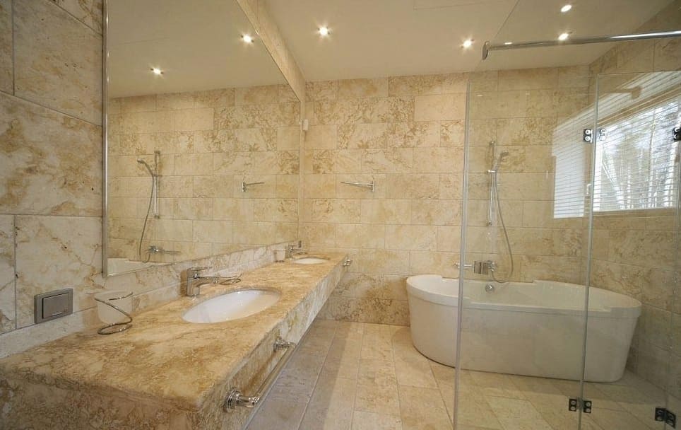 Rugalmas márvány a fürdőszobában