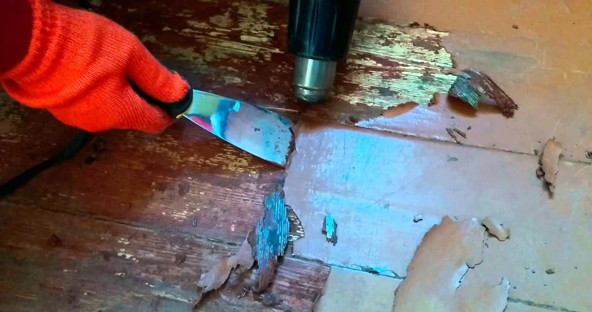 Lakk eltávolítása a fapadlóról PVC csempe lerakása előtt