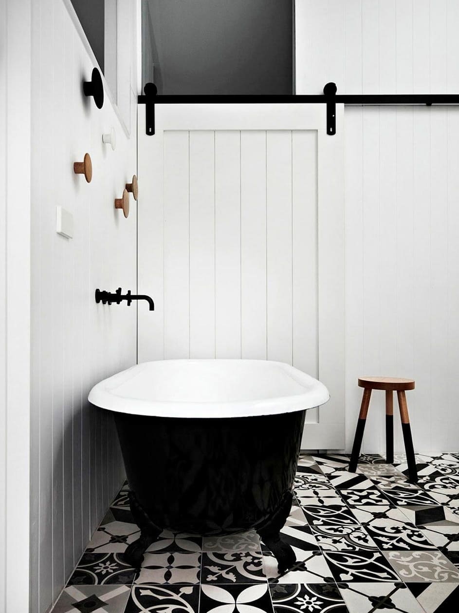 Fekete-fehér fürdőkád tervezési változatok 31