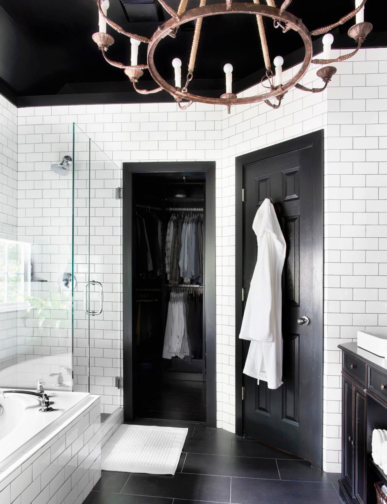Fekete-fehér fürdőkád tervezési változatok 35